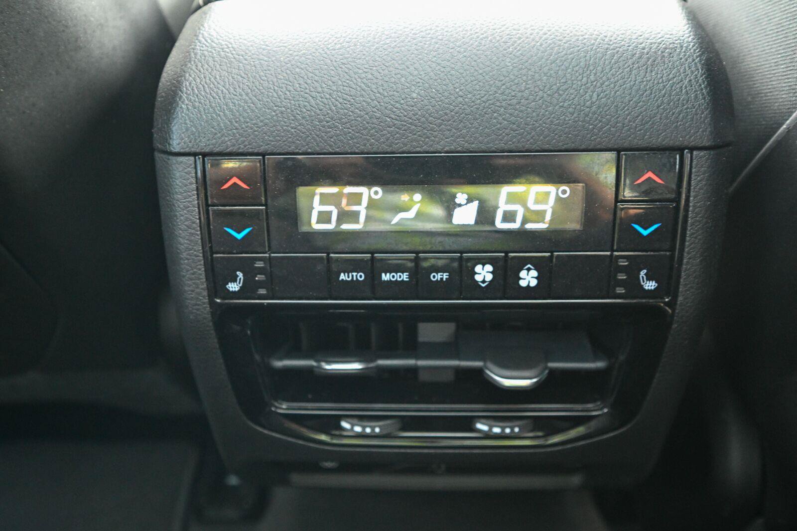 Used 2022 Jeep Grand Cherokee Overland w/ Adv Protech Group III AWD/4WD image 30