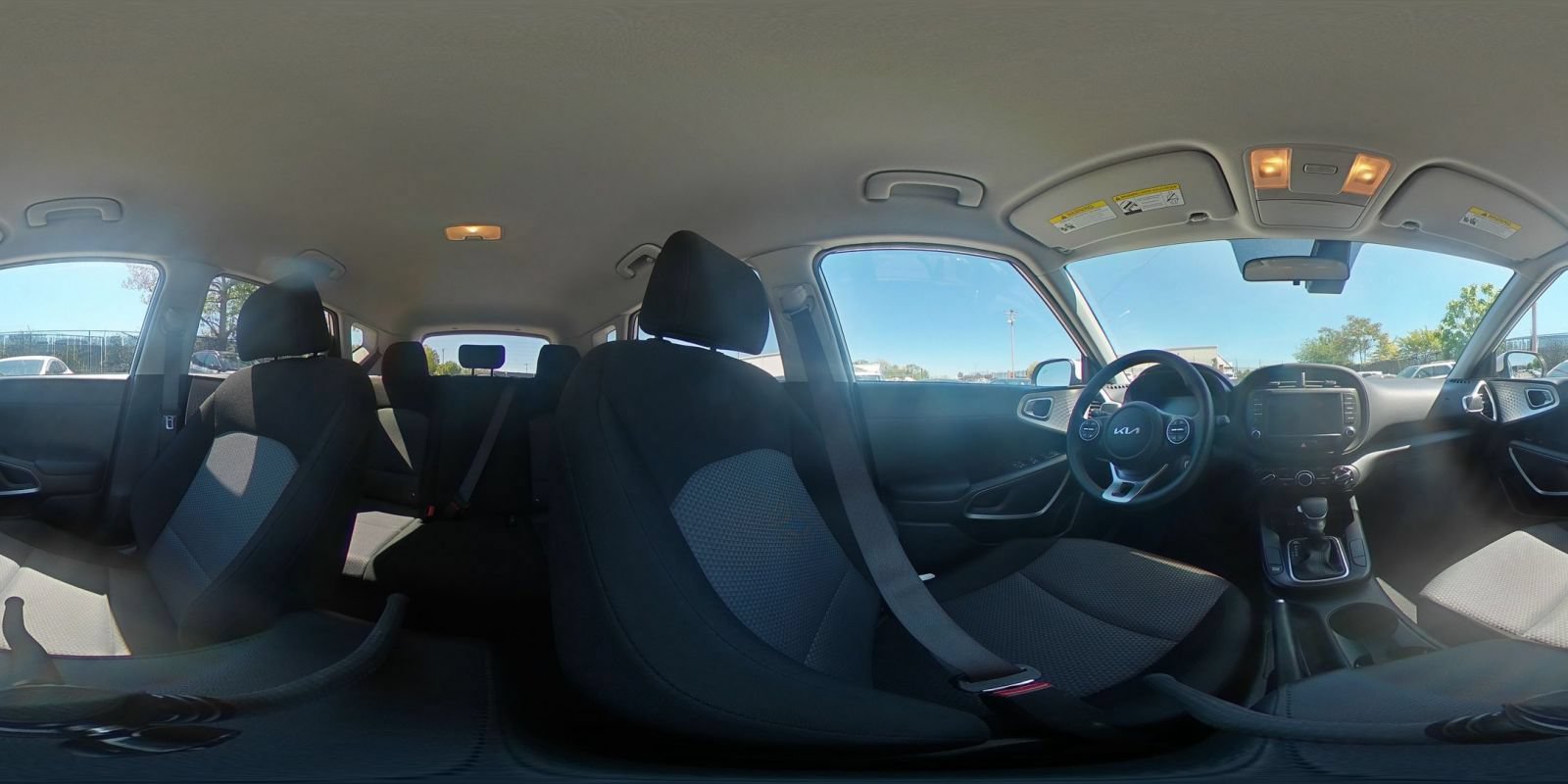 Used 2025 Kia Soul LX w/ LX Technology Package FWD image 37