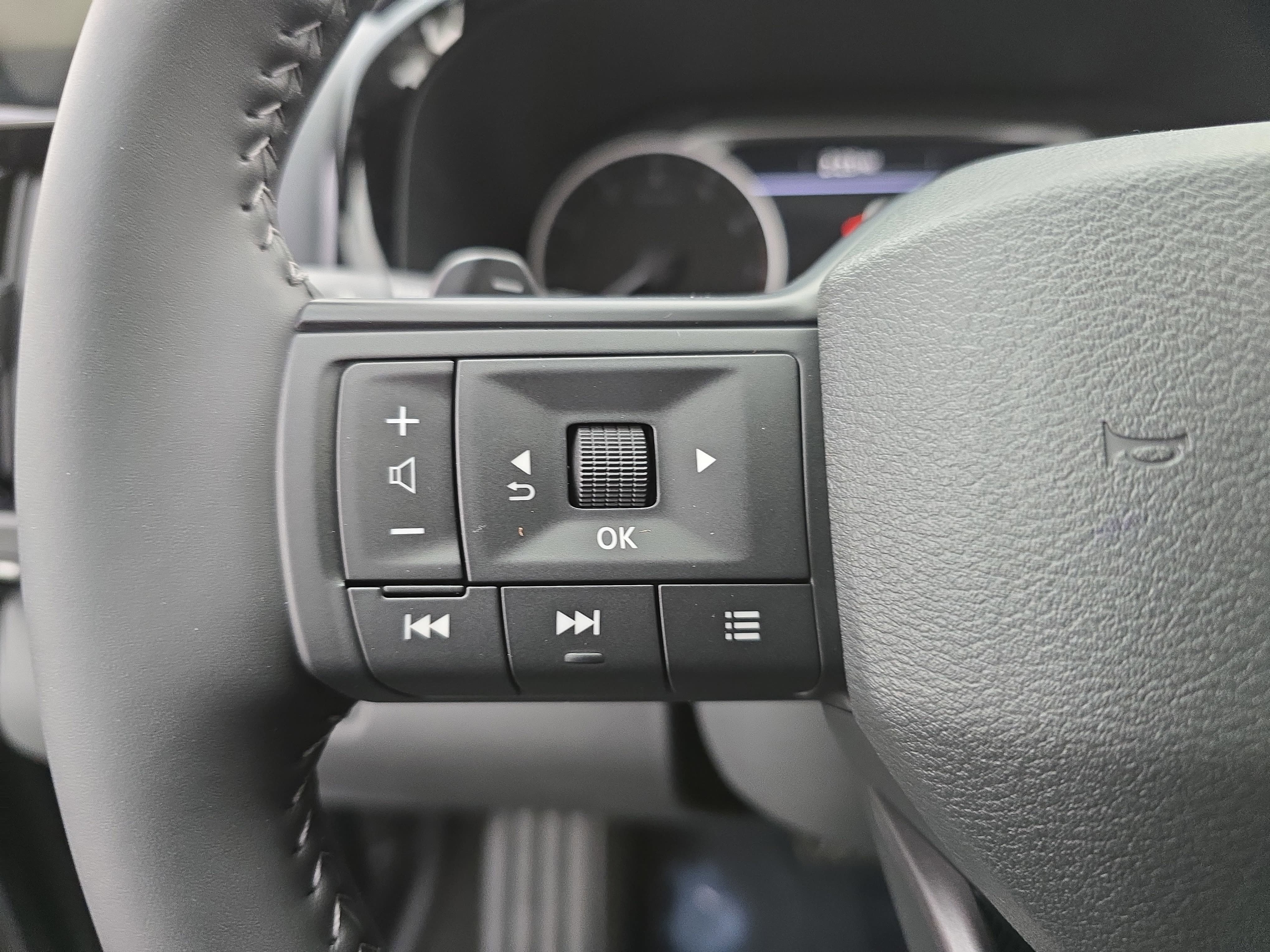 New 2026 Nissan Pathfinder SV image 18