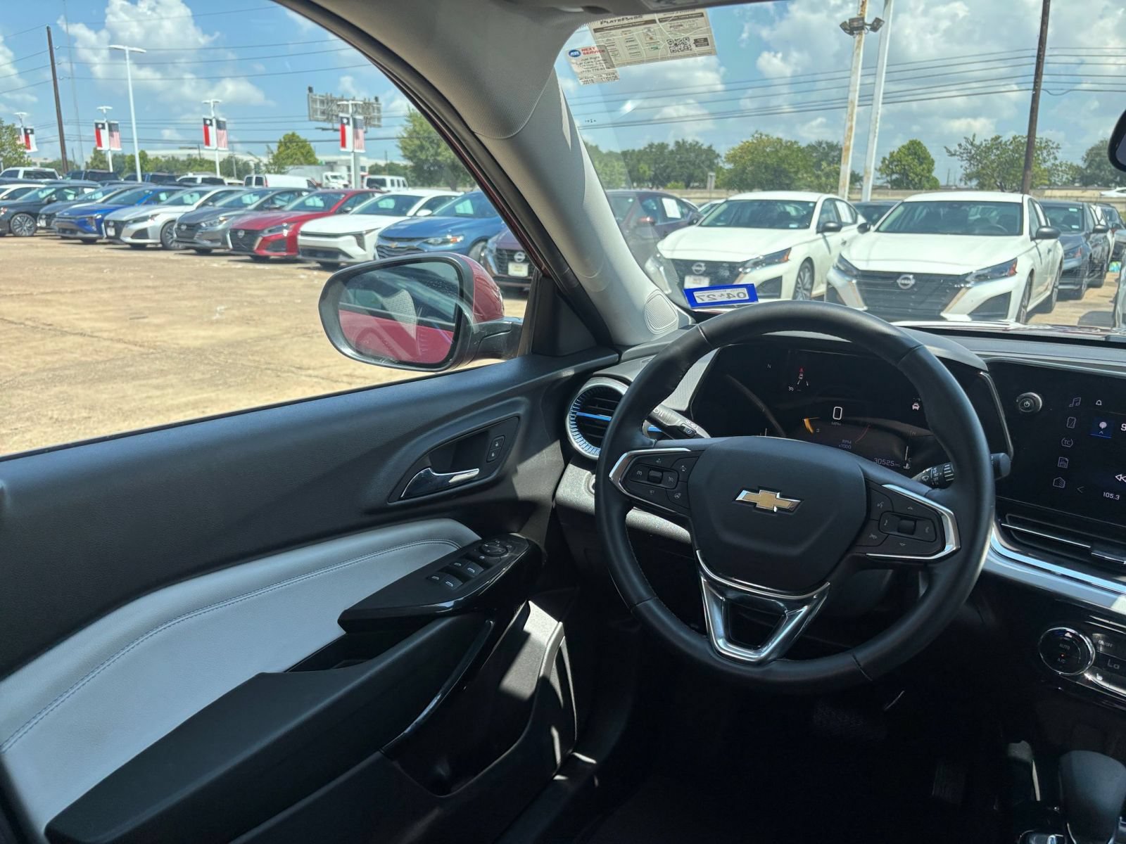 Used 2025 Chevrolet Trax LT w/ LT Convenience Package FWD image 31