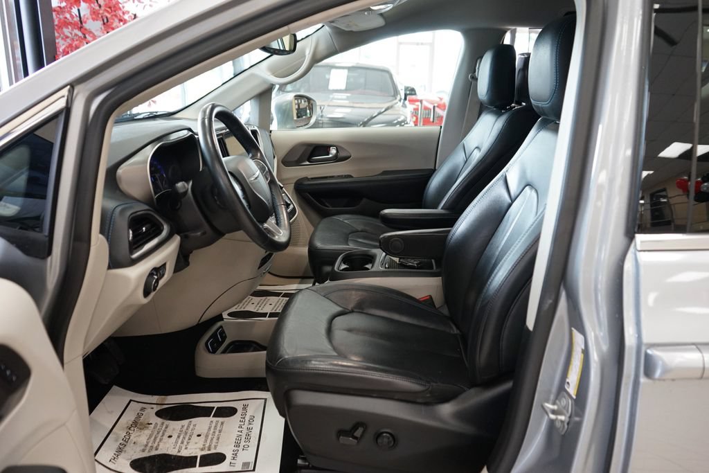 Used 2021 Chrysler Pacifica Touring-L w/ Uconnect Theater Family Group AWD/4WD image 28