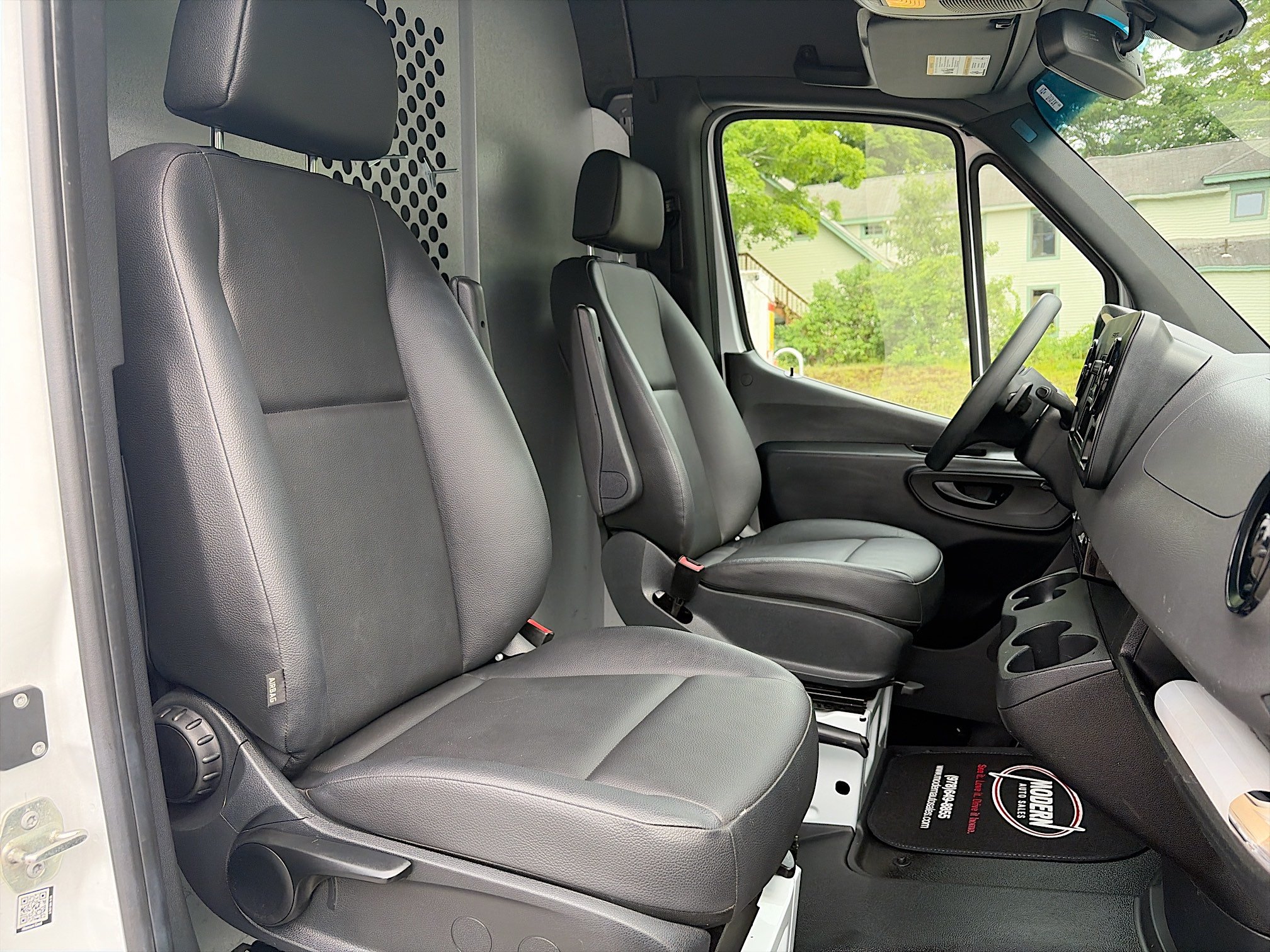 Used 2022 Mercedes-Benz Sprinter 1500 image 29