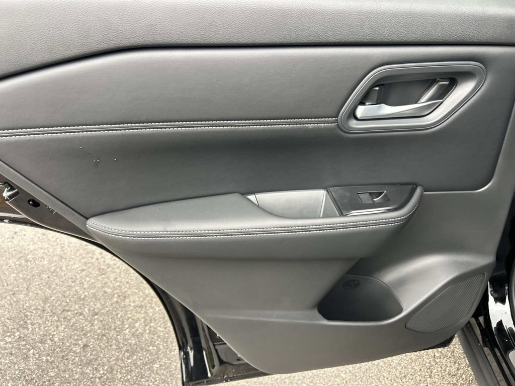 New 2026 Nissan Rogue Dark Armor AWD/4WD image 21