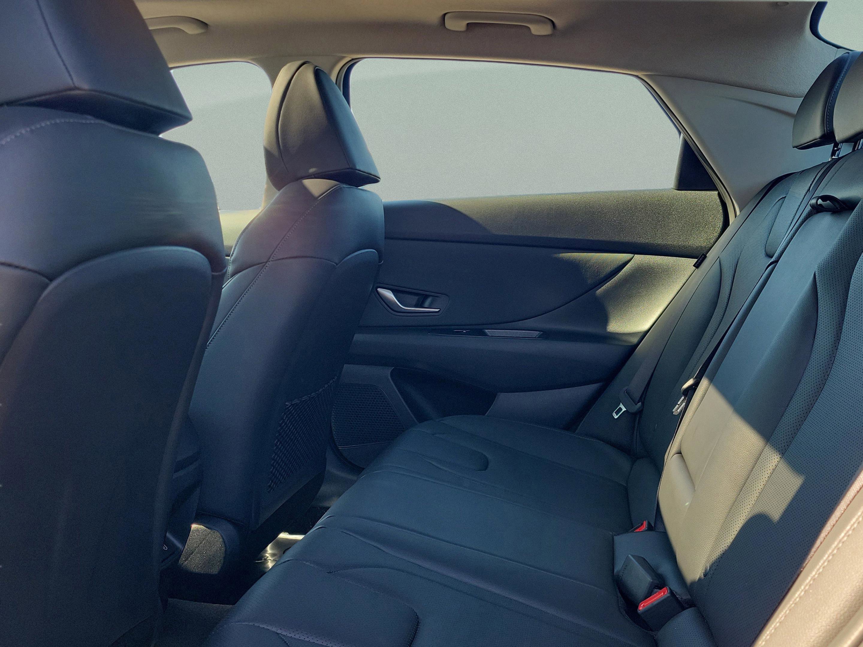 New 2026 Hyundai Elantra Limited image 9