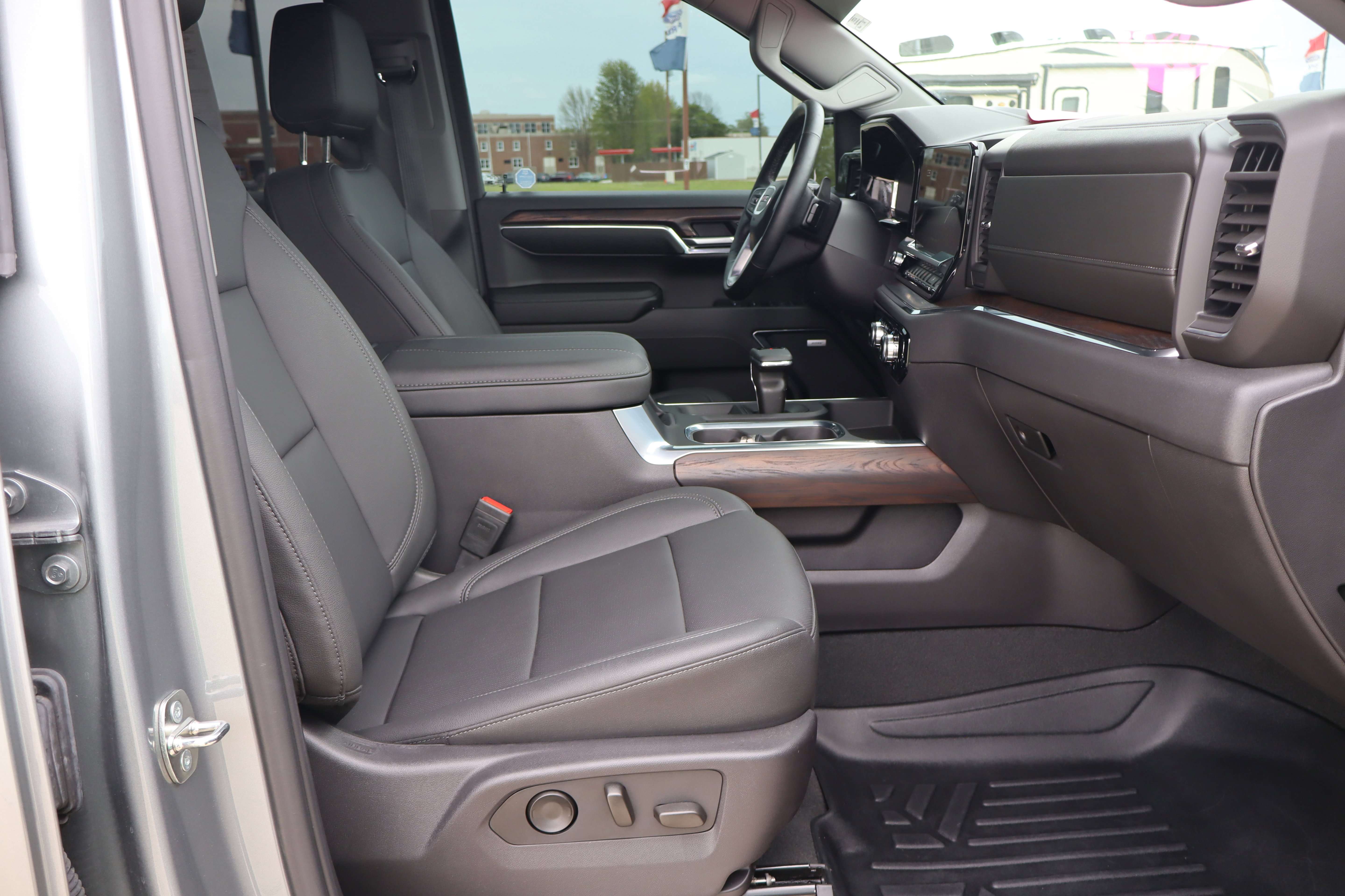 Used 2024 GMC Sierra 1500 SLT w/ SLT Convenience Package image 12