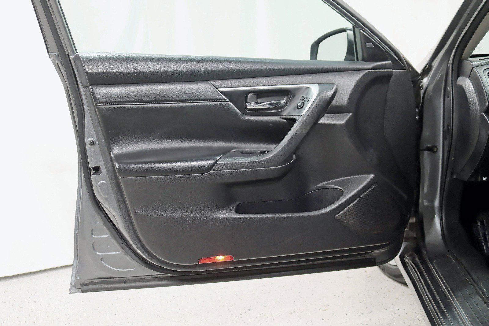 Used 2017 Nissan Altima 2.5 SL w/ Moonroof Package image 29