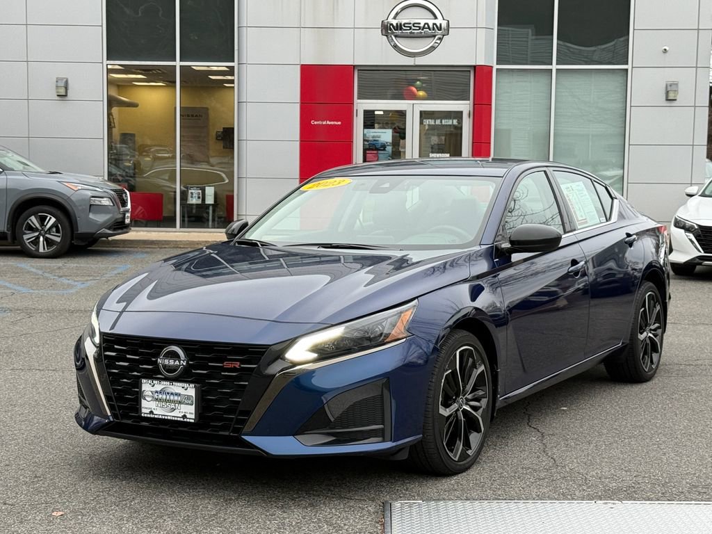 Used 2023 Nissan Altima 2.5 SR AWD/4WD image 1