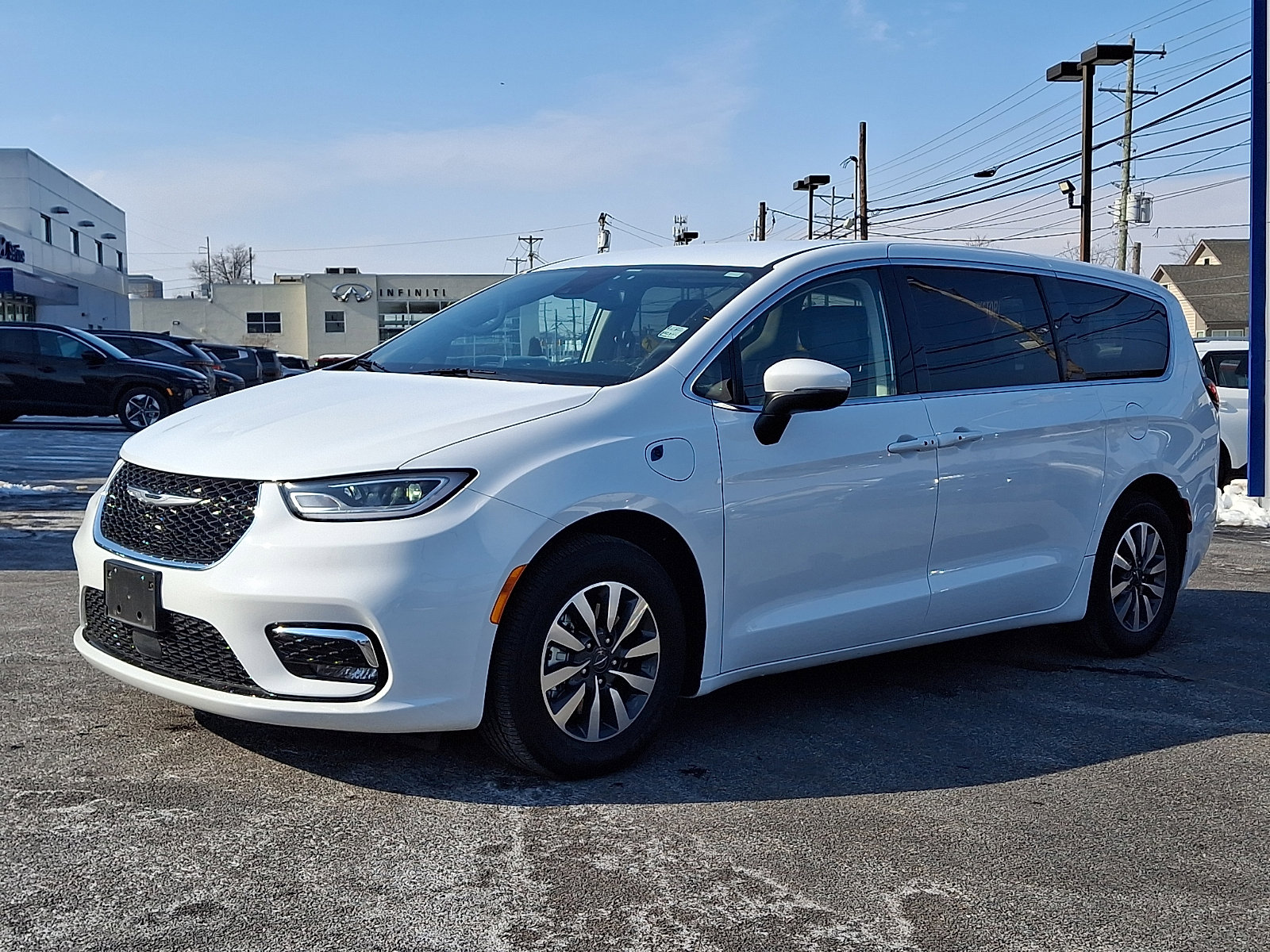 Used 2023 Chrysler Pacifica Touring-L image 3