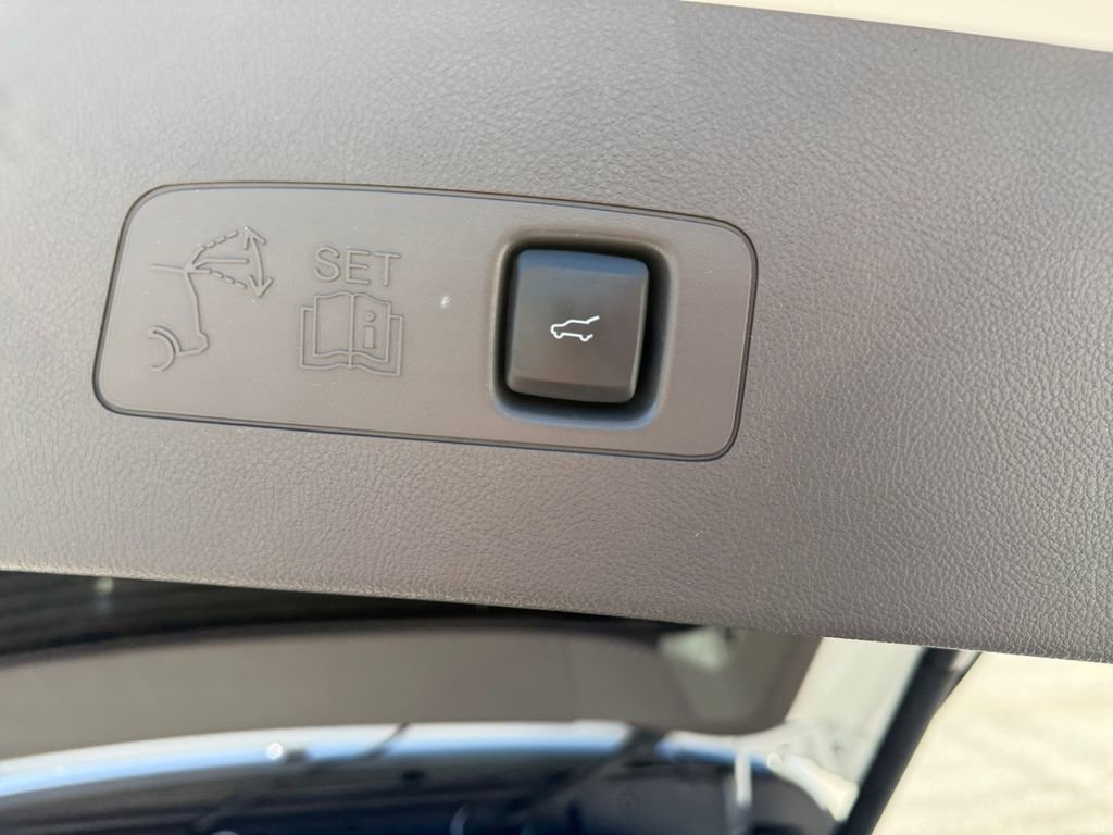 Used 2022 Lincoln Corsair AWD w/ Premium Package image 24