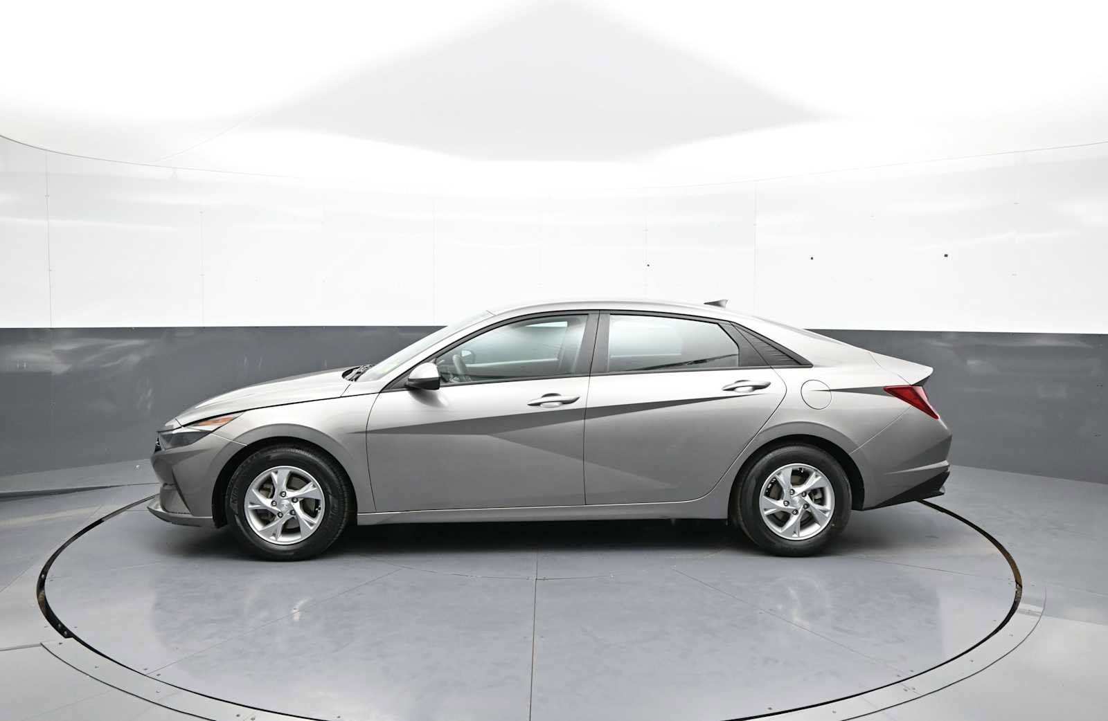 Certified 2023 Hyundai Elantra SE FWD image 9