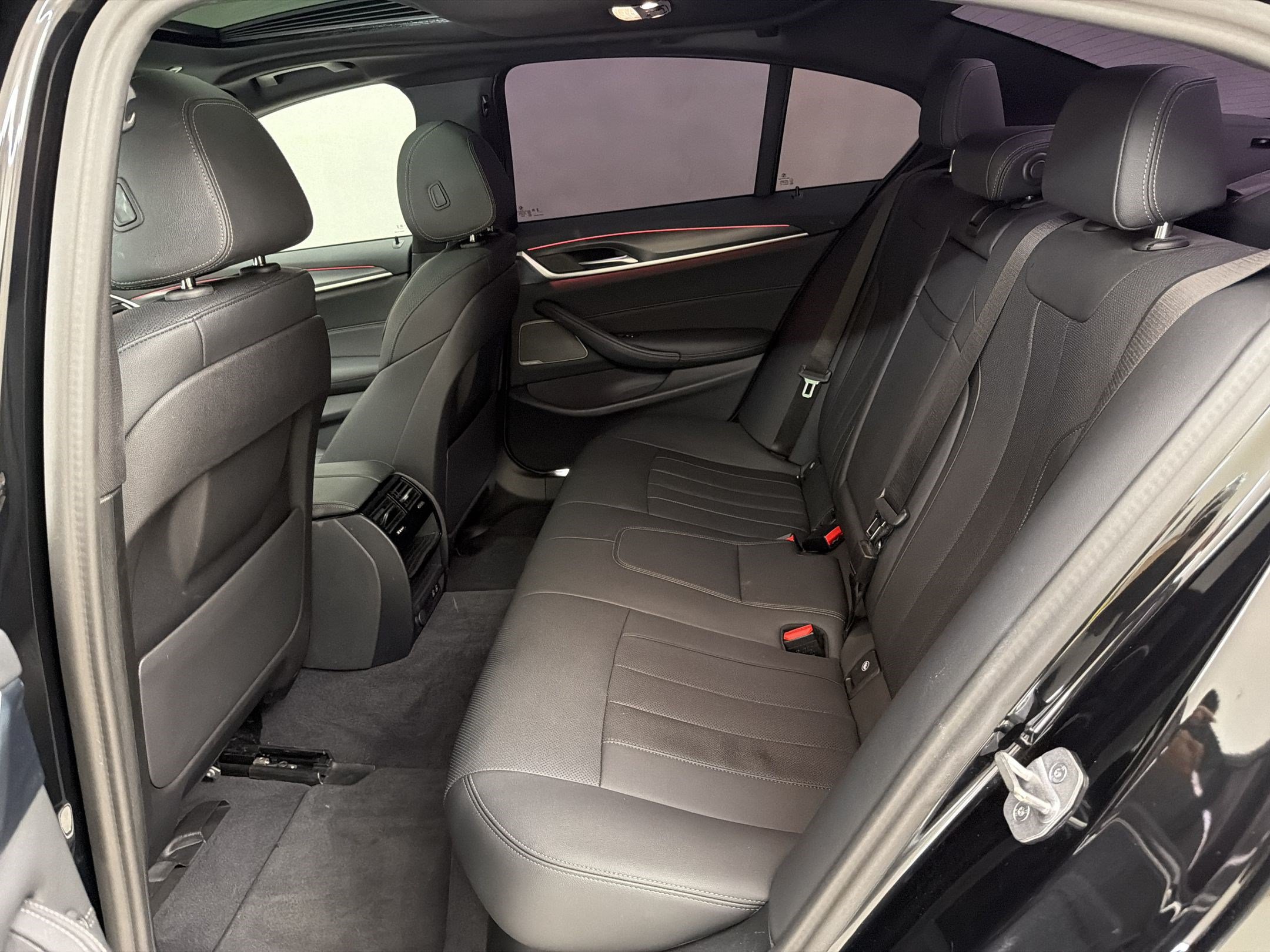 Used 2023 BMW 540i w/ M Sport Package RWD image 24