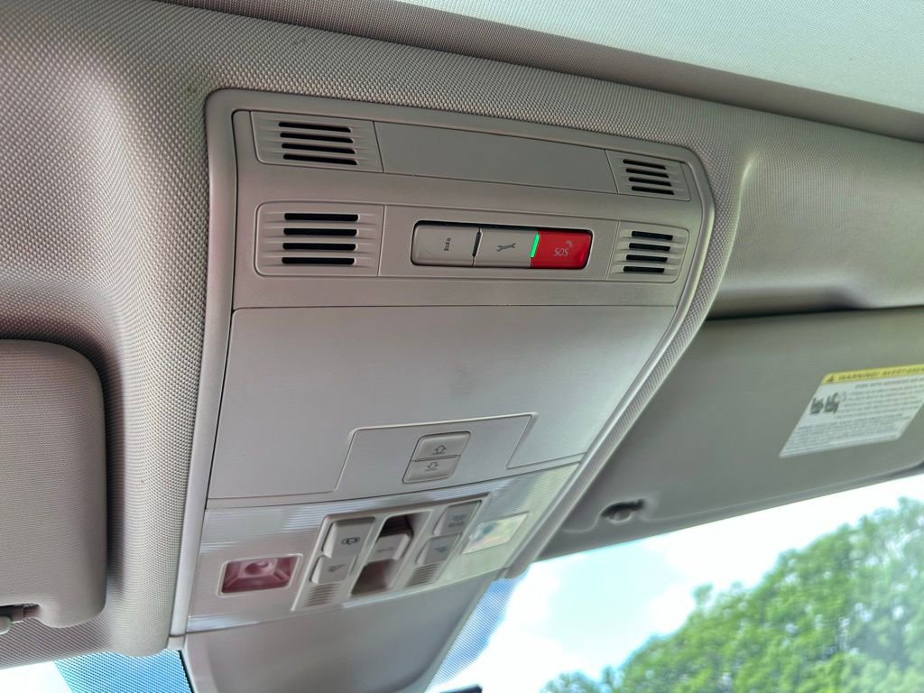 Used 2022 Volkswagen Tiguan SE w/ Panoramic Sunroof Package AWD/4WD image 28