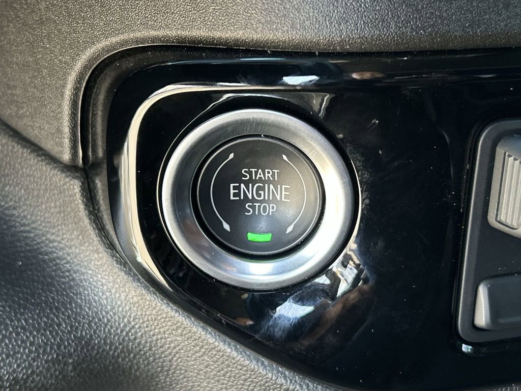 Used 2025 GMC Sierra 1500 SLE image 17