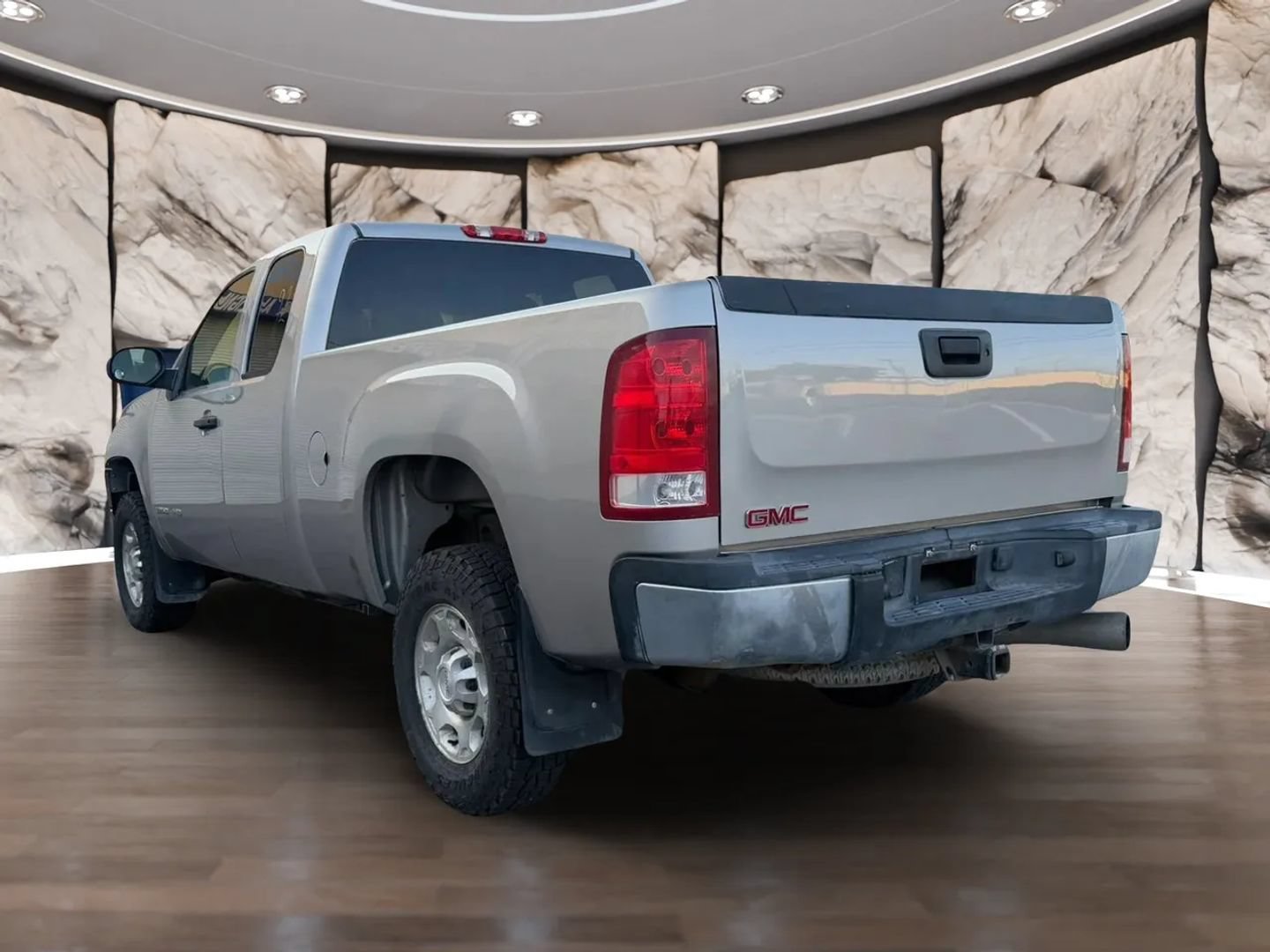 Used 2007 GMC Sierra 2500 SLE w/ Z71 Off-Road Package AWD/4WD image 8