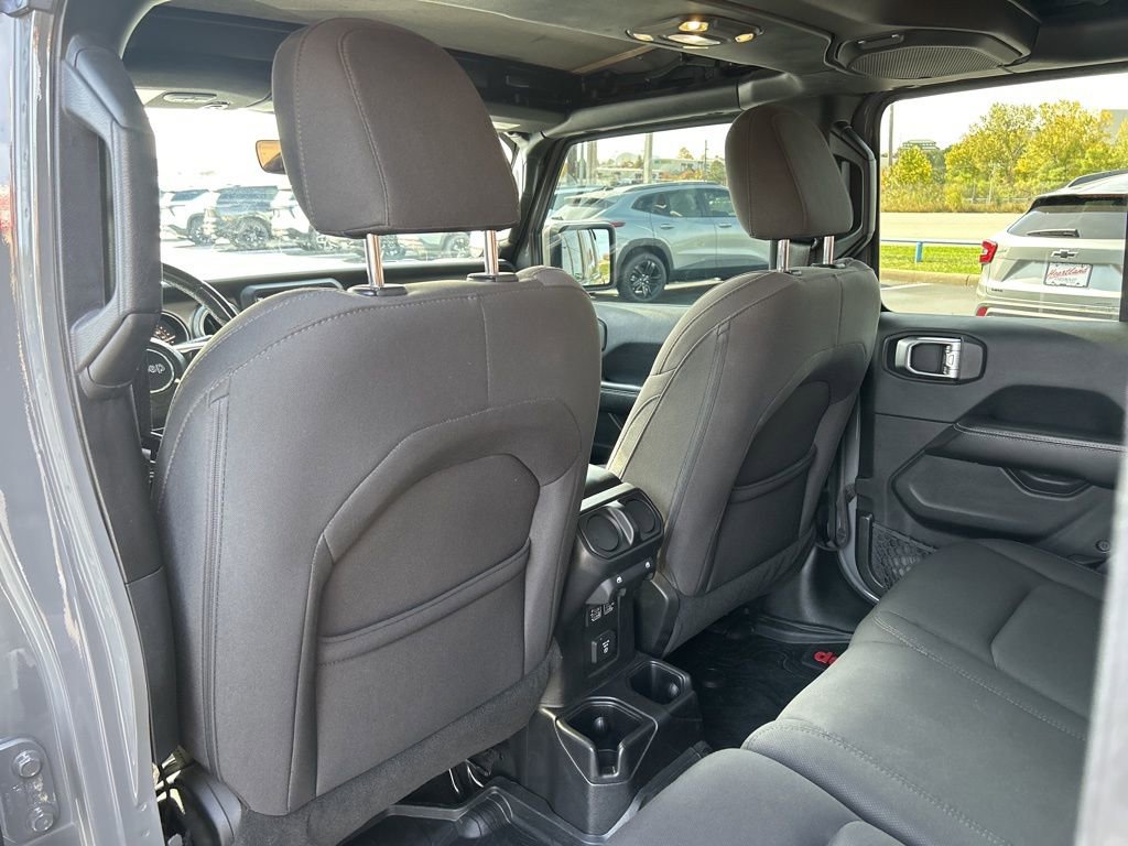Used 2018 Jeep Wrangler Unlimited Sahara image 39