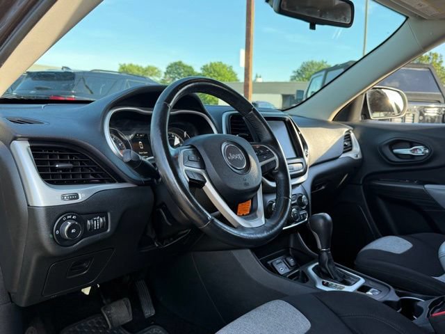 Used 2014 Jeep Cherokee Latitude w/ Cold Weather Group FWD image 13