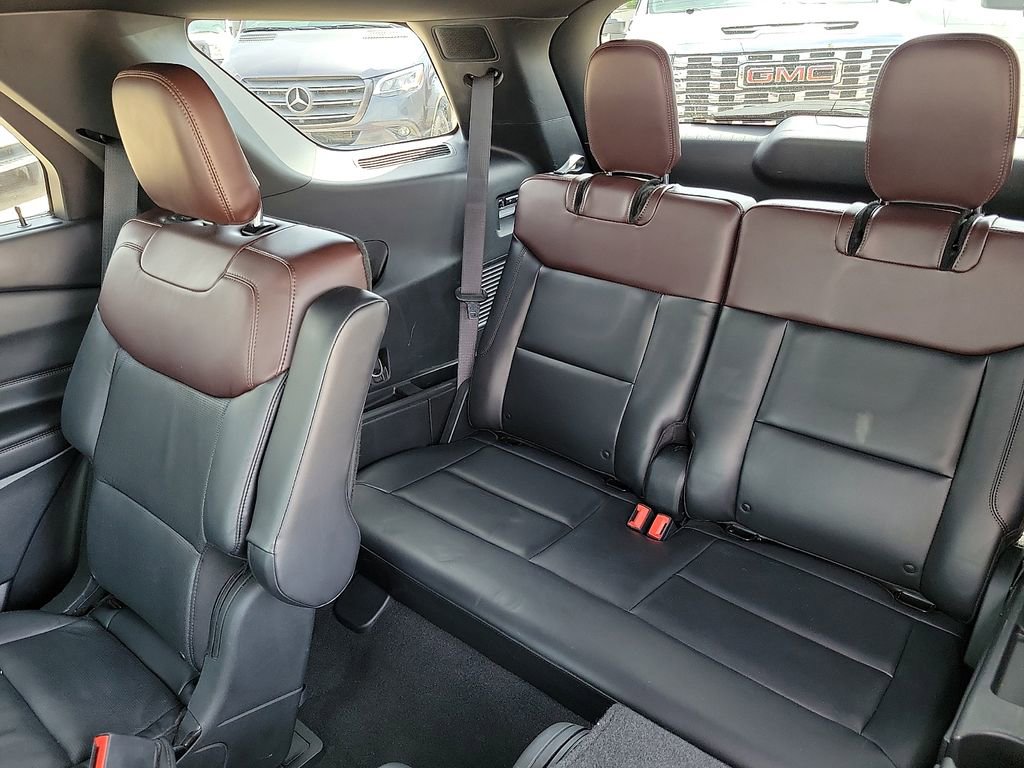 Used 2020 Ford Explorer Platinum w/ Premium Technology Package AWD/4WD image 16