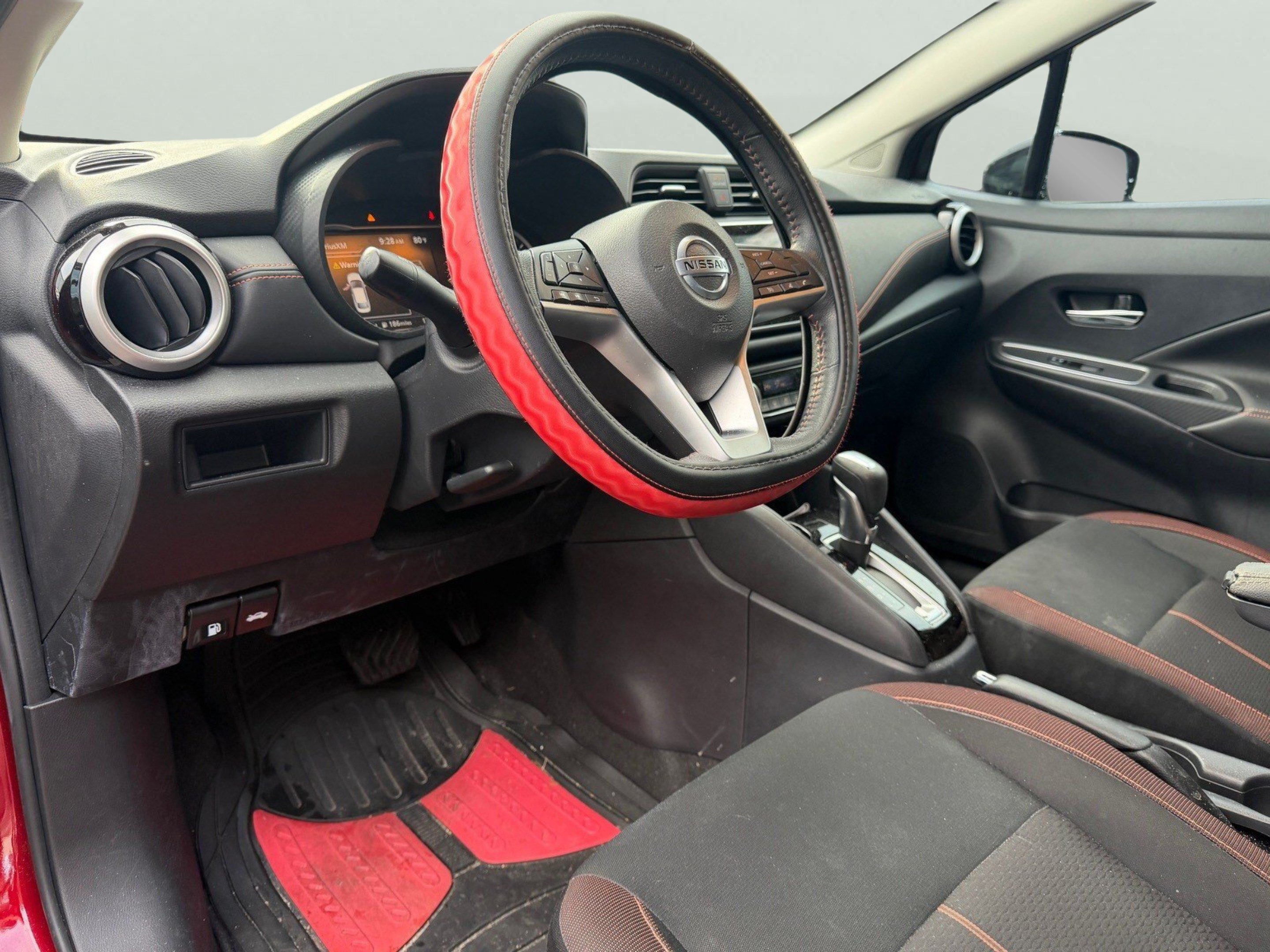 Used 2022 Nissan Versa SR FWD image 10