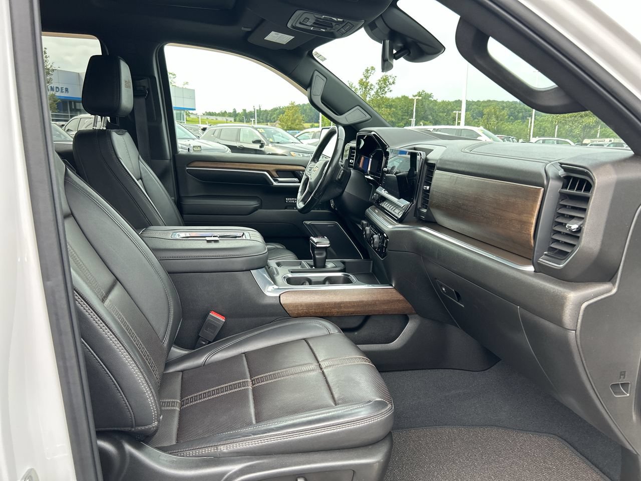 Used 2022 Chevrolet Silverado 1500 High Country AWD/4WD image 15