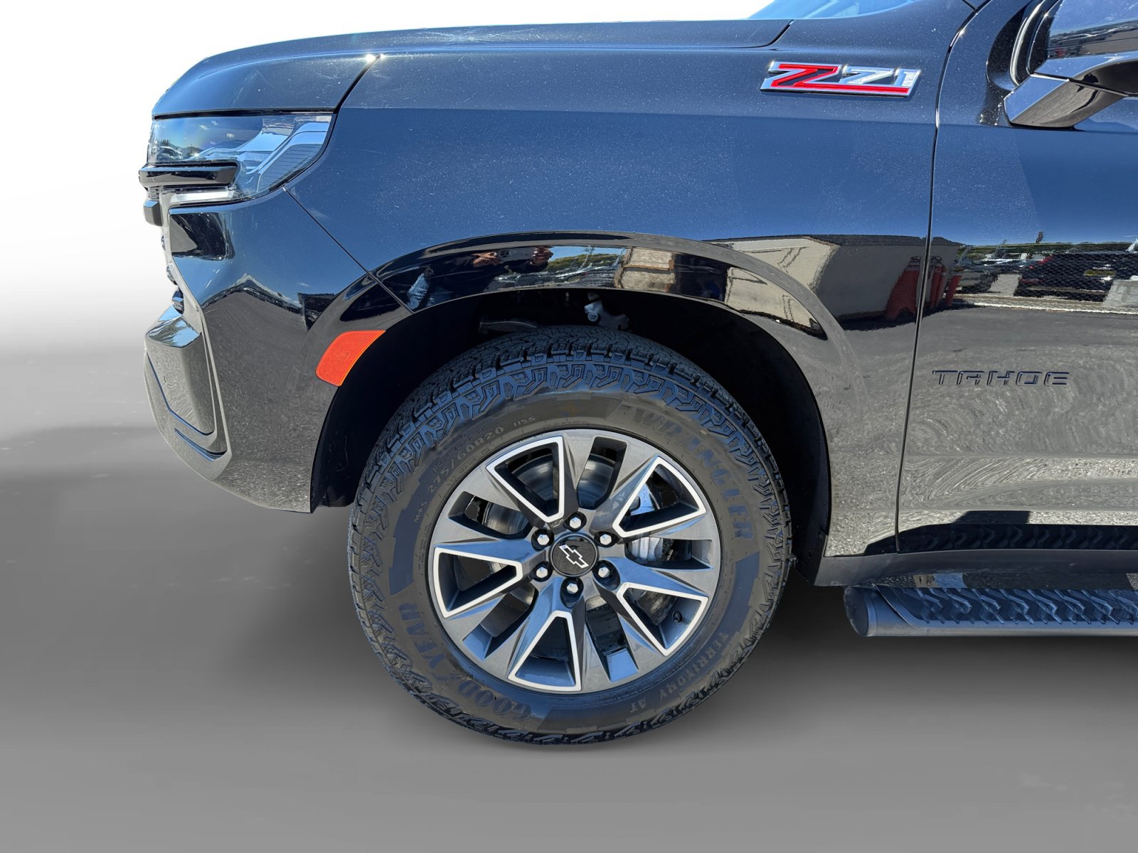 Used 2023 Chevrolet Tahoe Z71 w/ Luxury Package AWD/4WD image 9