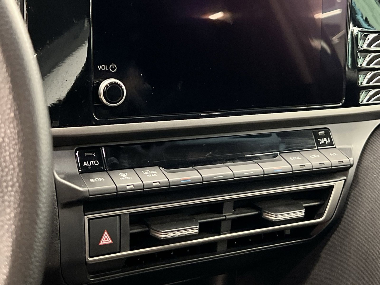 Used 2025 Toyota Camry LE image 17