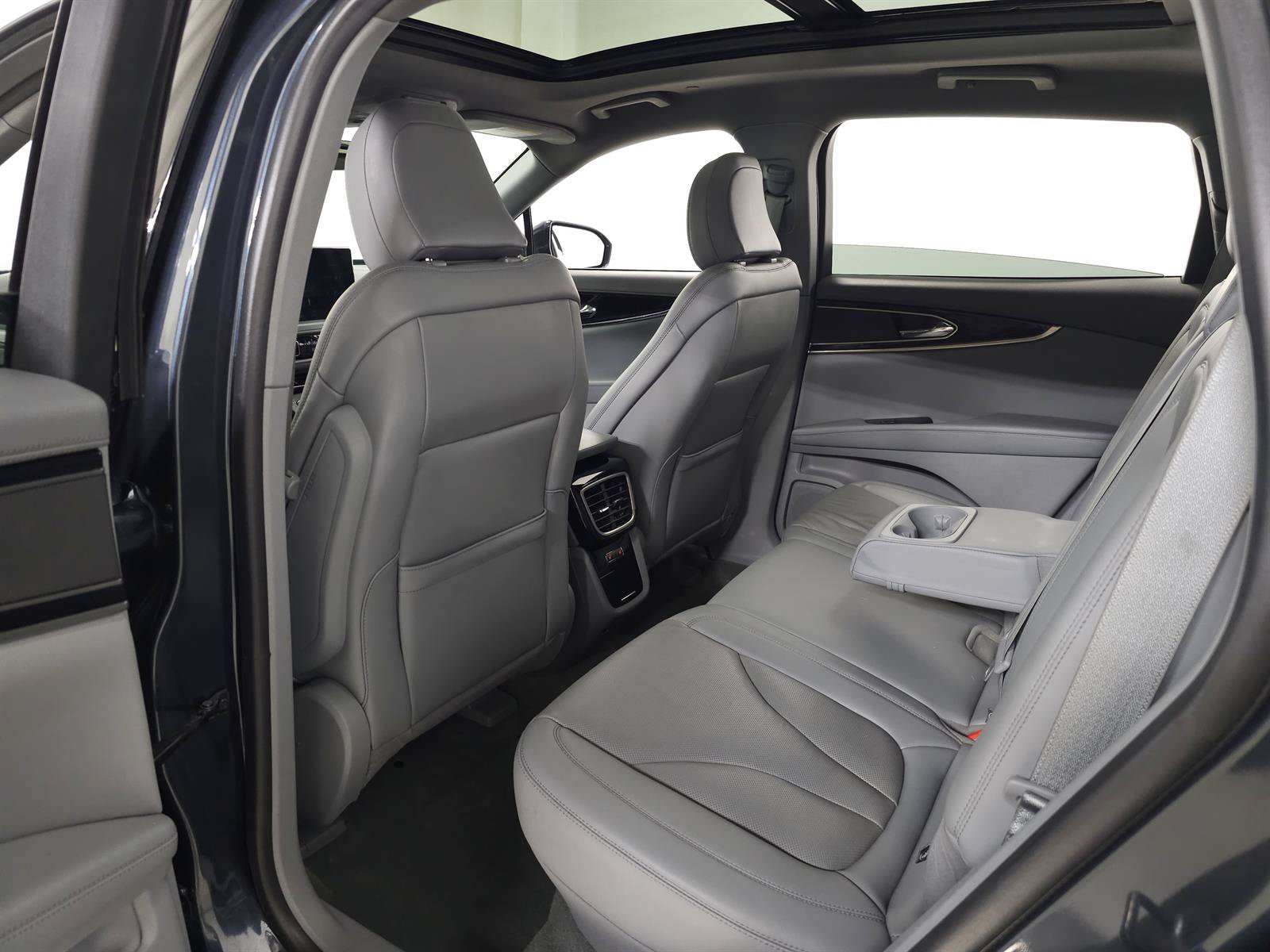 Used 2023 Lincoln Nautilus Reserve AWD/4WD image 28