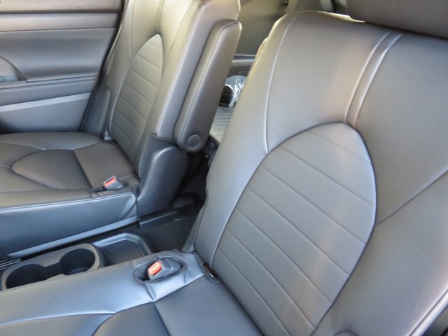 New 2025 Toyota Highlander XLE image 19