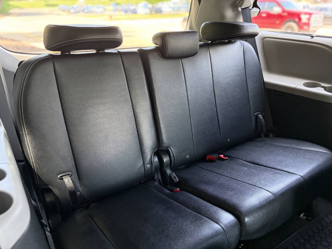 Used 2017 Toyota Sienna SE Premium FWD image 22