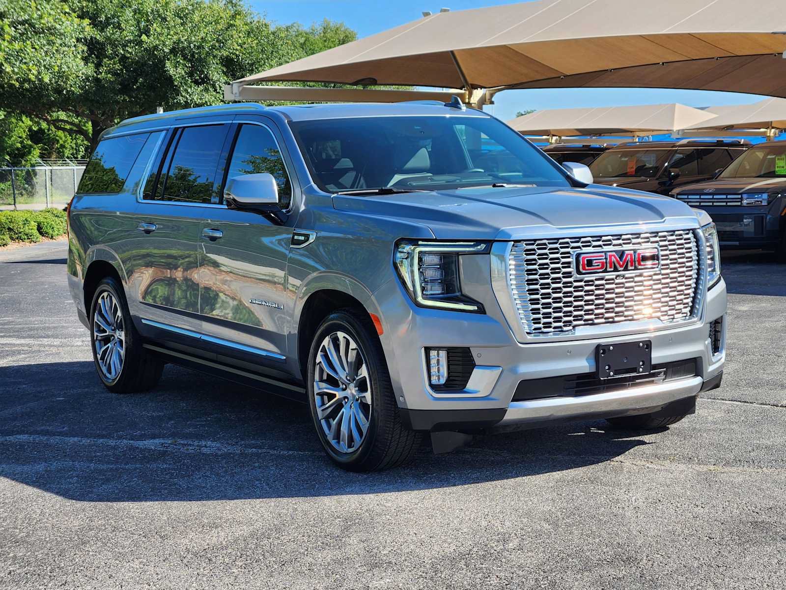 Certified 2024 GMC Yukon XL Denali w/ Denali Reserve Package AWD/4WD image 3