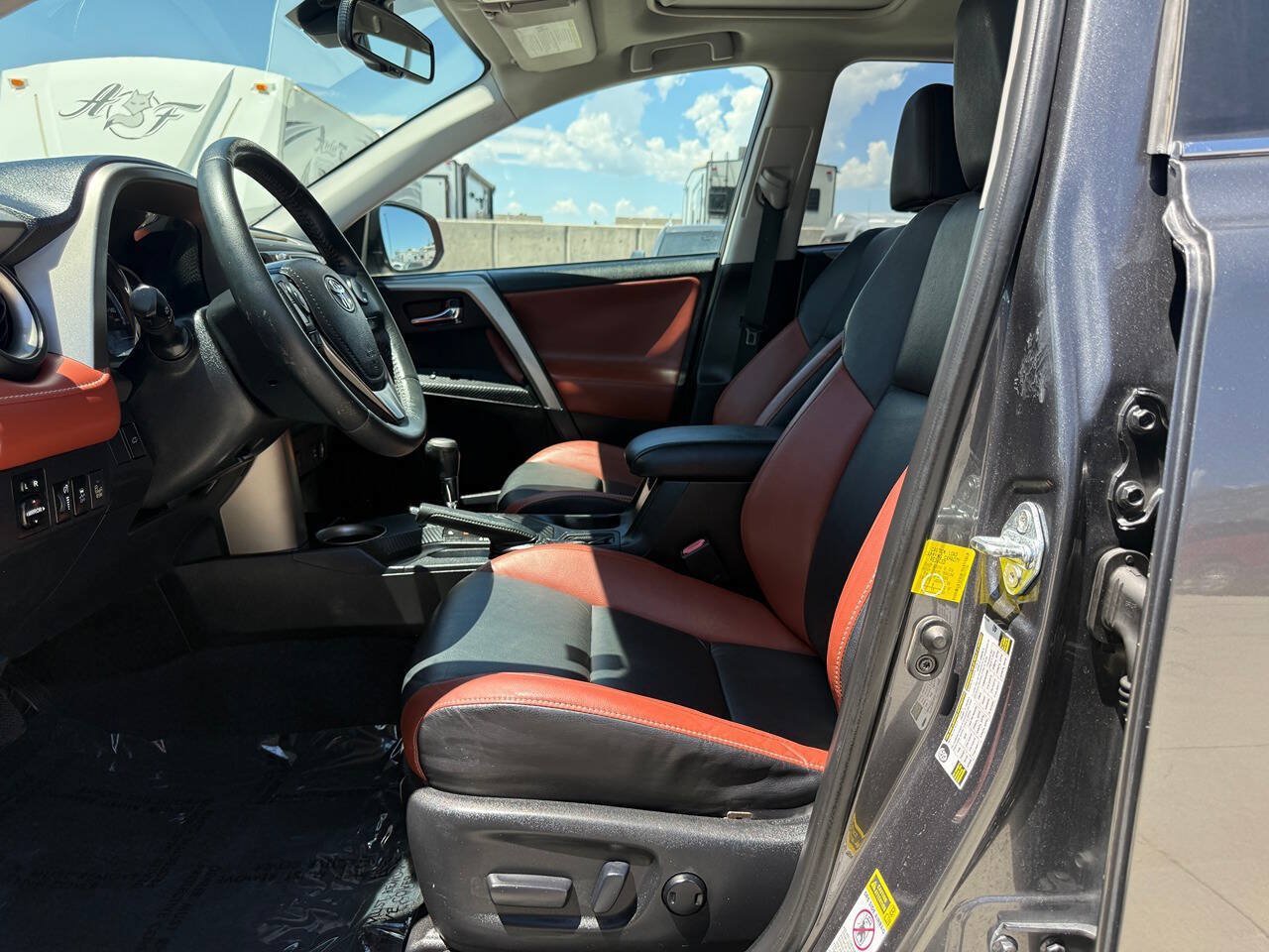 Used 2014 Toyota RAV4 Limited w/ Technology Package FWD image 17