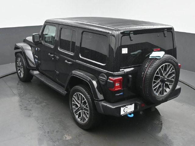 Used 2023 Jeep Wrangler Unlimited Sahara w/ Cold Weather Group AWD/4WD image 41