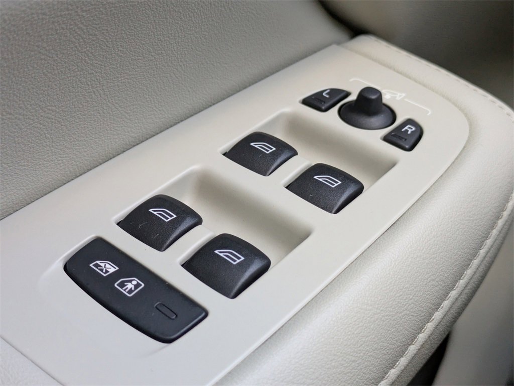 Certified 2024 Volvo S60 T8 Plus w/ Climate Package image 31