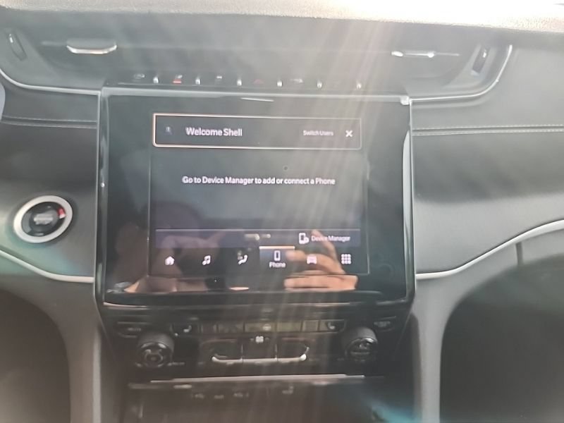 Certified 2025 Jeep Grand Cherokee Altitude AWD/4WD image 9
