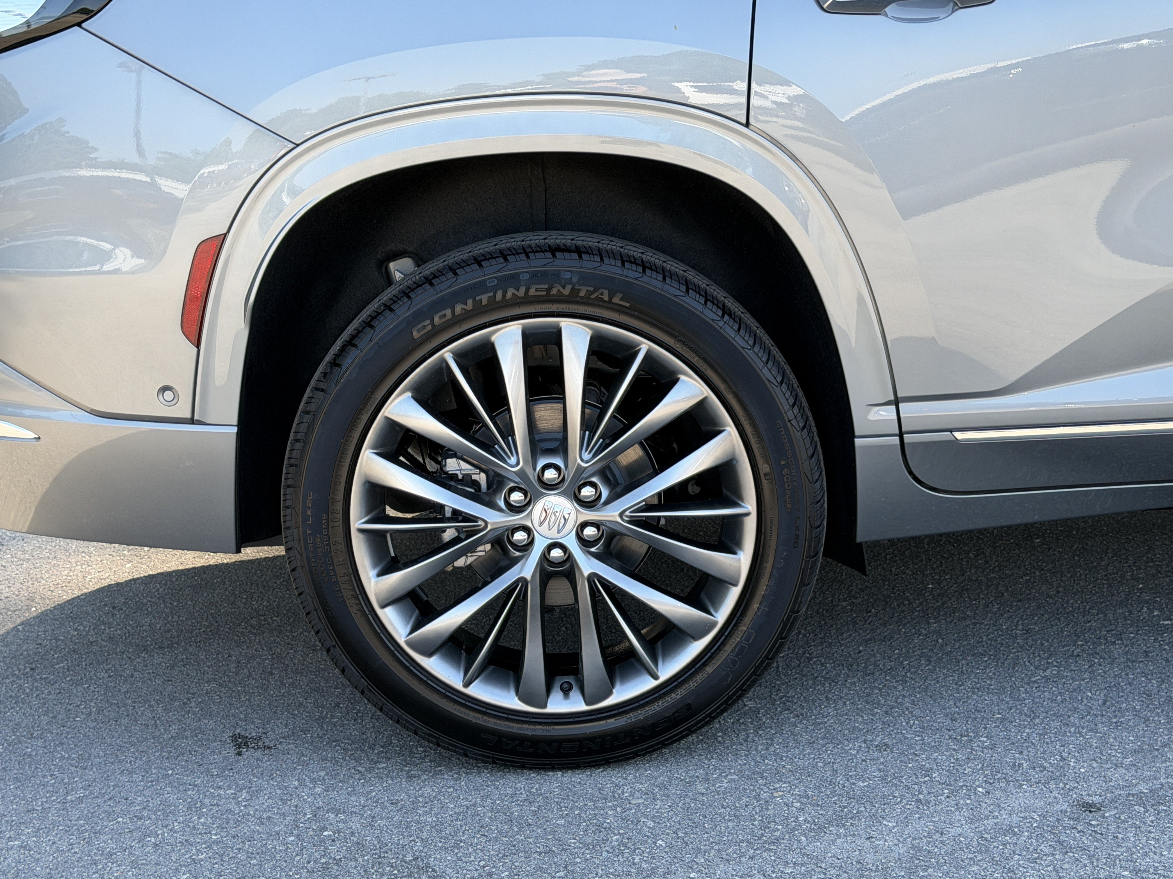 New 2026 Buick Enclave Avenir w/ Super Cruise Package FWD image 13