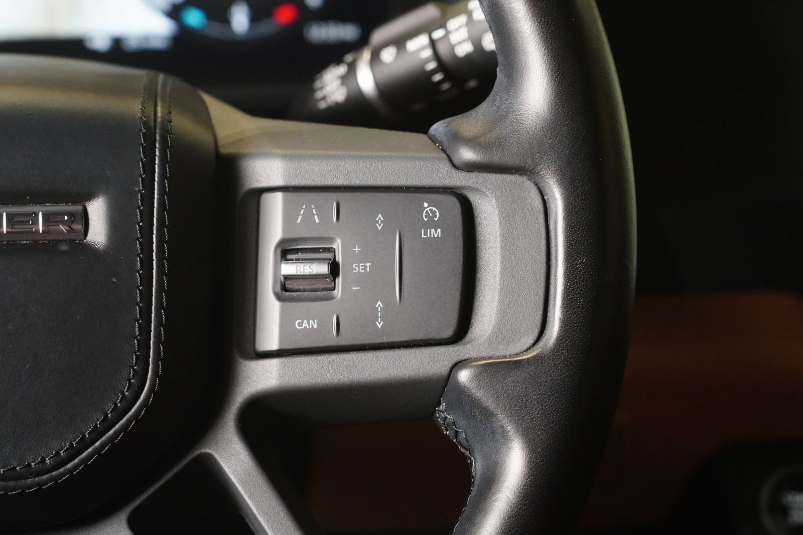 Used 2023 Land Rover Defender 110 X AWD/4WD image 17