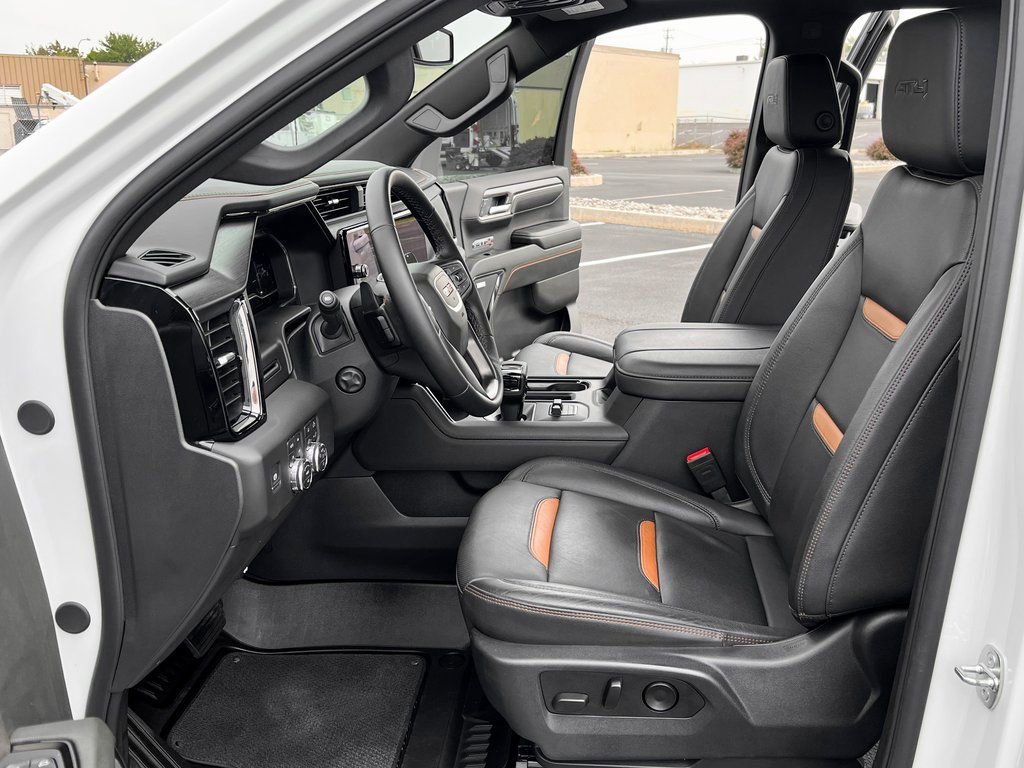 Used 2024 GMC Sierra 1500 AT4 image 2