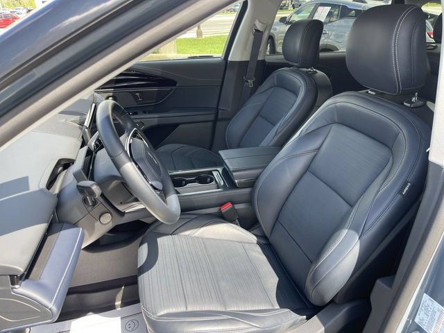 Used 2025 Lincoln Nautilus Reserve AWD/4WD image 11