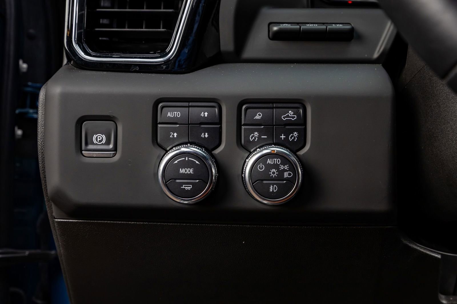 Used 2025 GMC Sierra 2500 Denali Ultimate w/ Max Trailering Package image 19