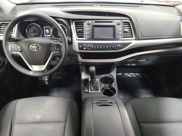 Certified 2019 Toyota Highlander LE FWD image 2