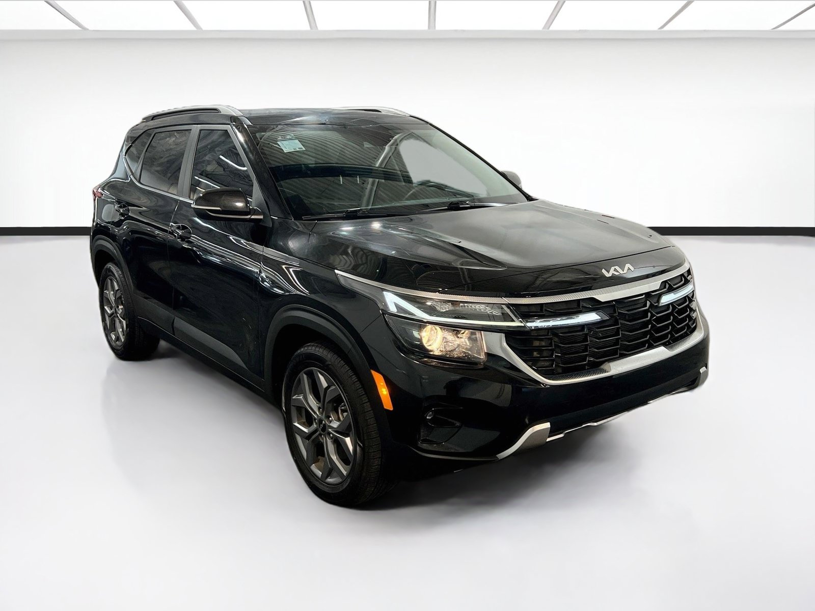 Used 2024 Kia Seltos S AWD/4WD image 3