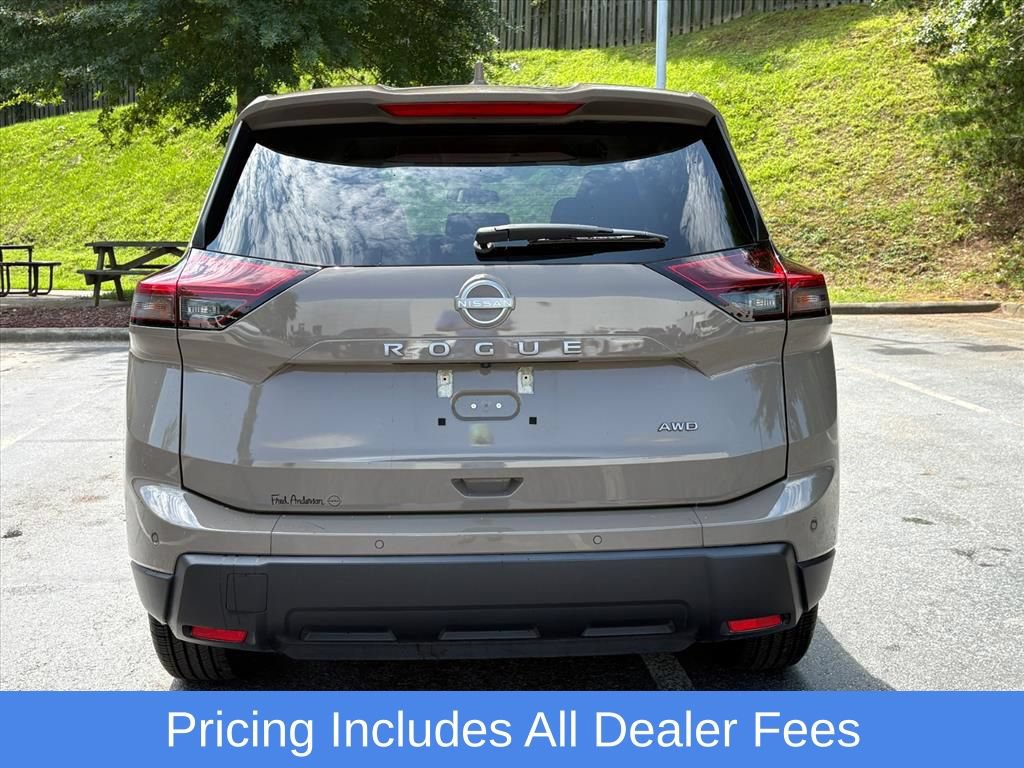 Used 2025 Nissan Rogue SV AWD/4WD image 7