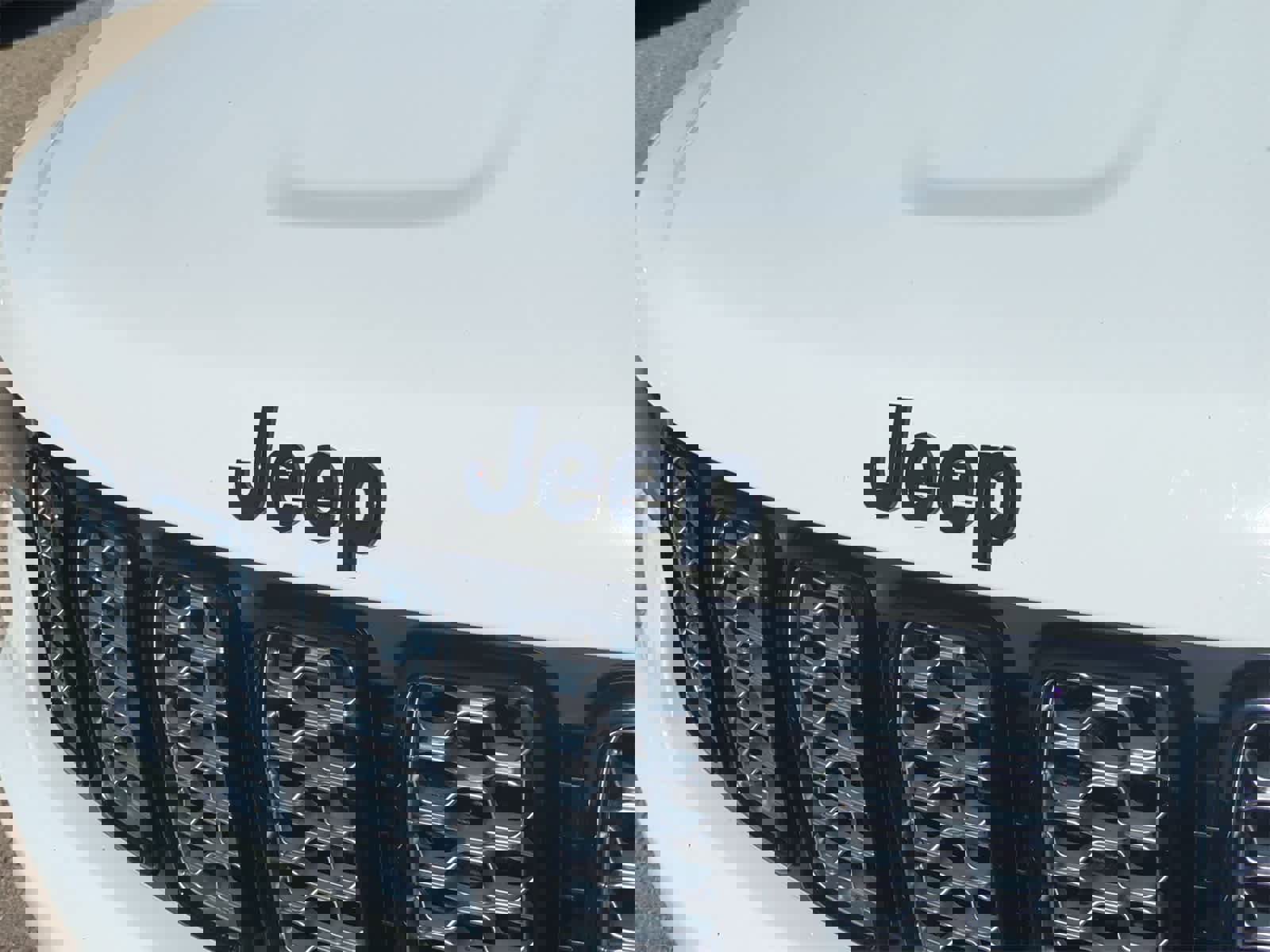 Certified 2021 Jeep Grand Cherokee Laredo X image 12