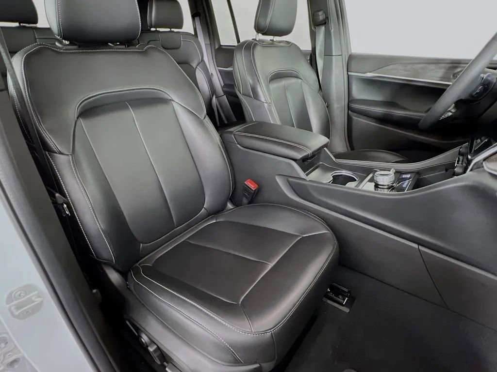 Used 2024 Jeep Grand Cherokee Limited w/ Black Appearance Package AWD/4WD image 28