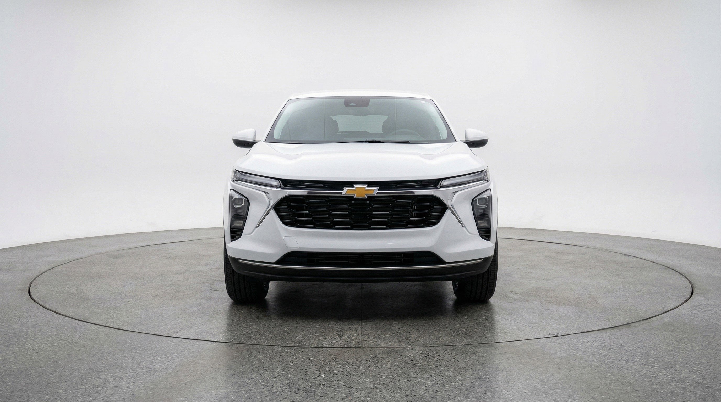 Used 2025 Chevrolet Blazer LT FWD image 2
