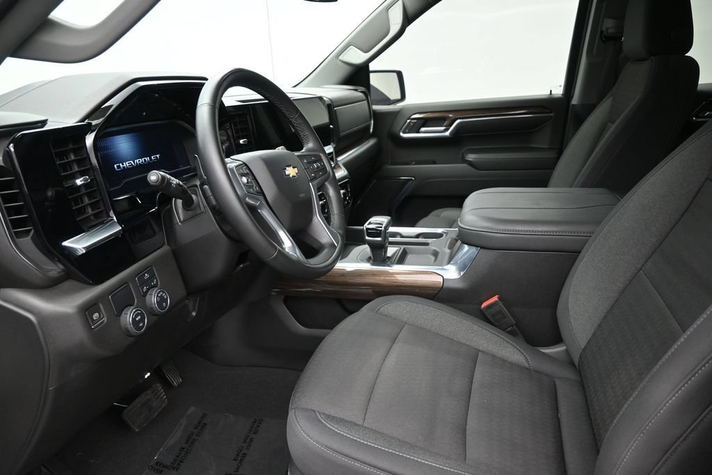 Used 2024 Chevrolet Silverado 1500 LT RWD image 11