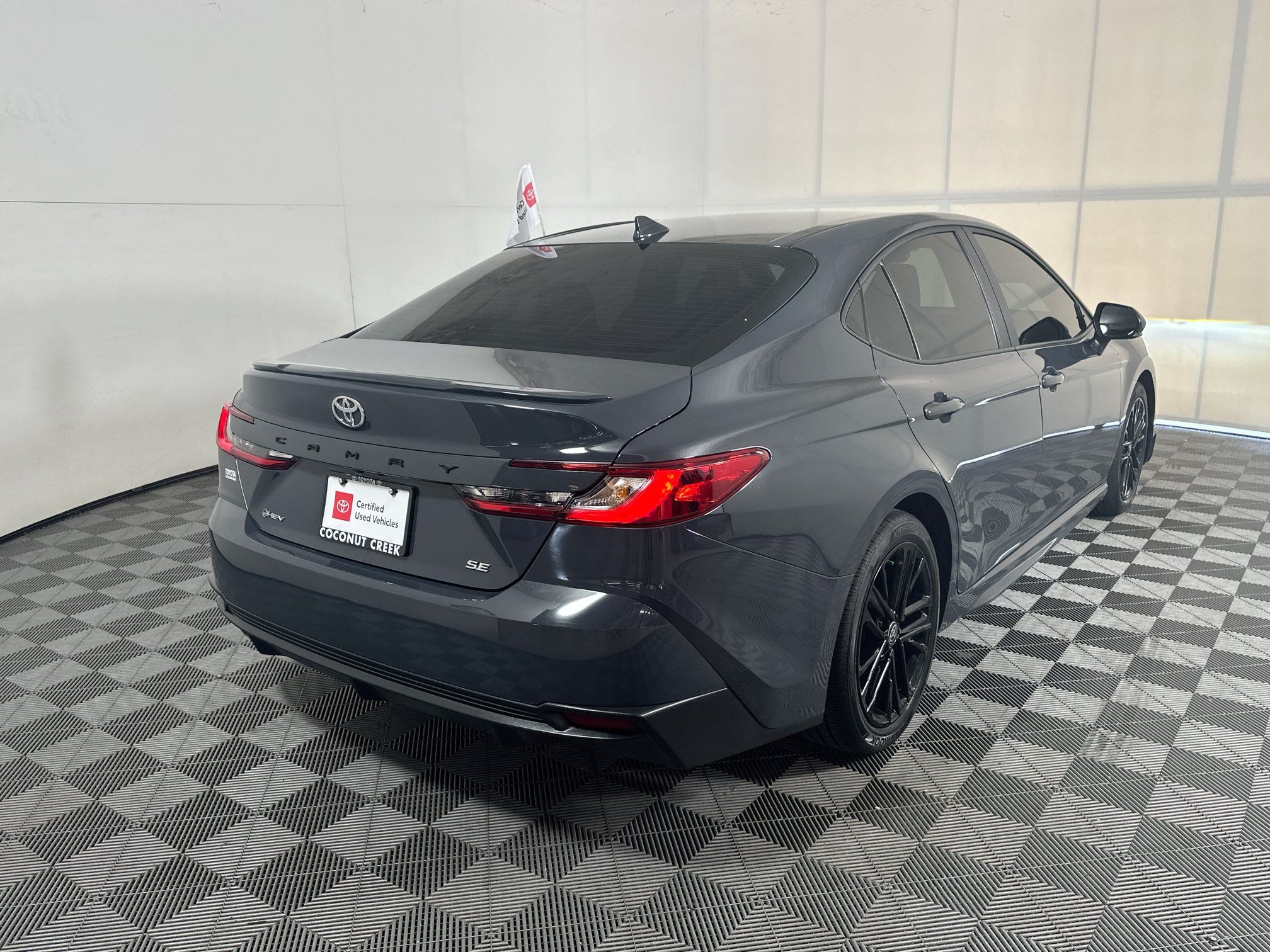 Used 2025 Toyota Camry SE w/ Convenience Package FWD image 3