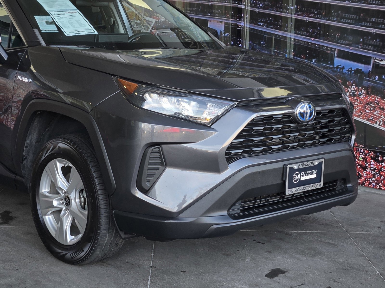 Used 2021 Toyota RAV4 LE image 2