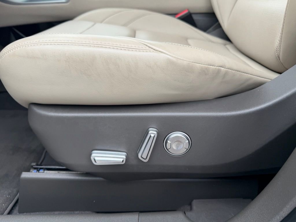 Used 2025 Lincoln Nautilus Premier image 17