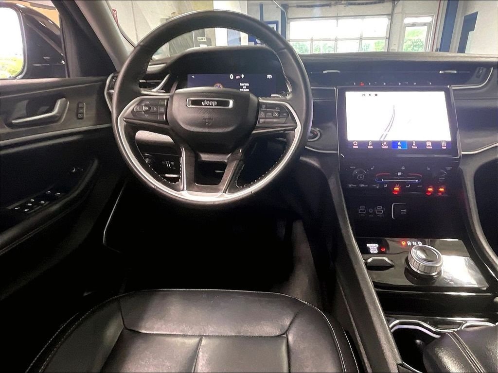 Used 2022 Jeep Grand Cherokee L Limited AWD/4WD image 18