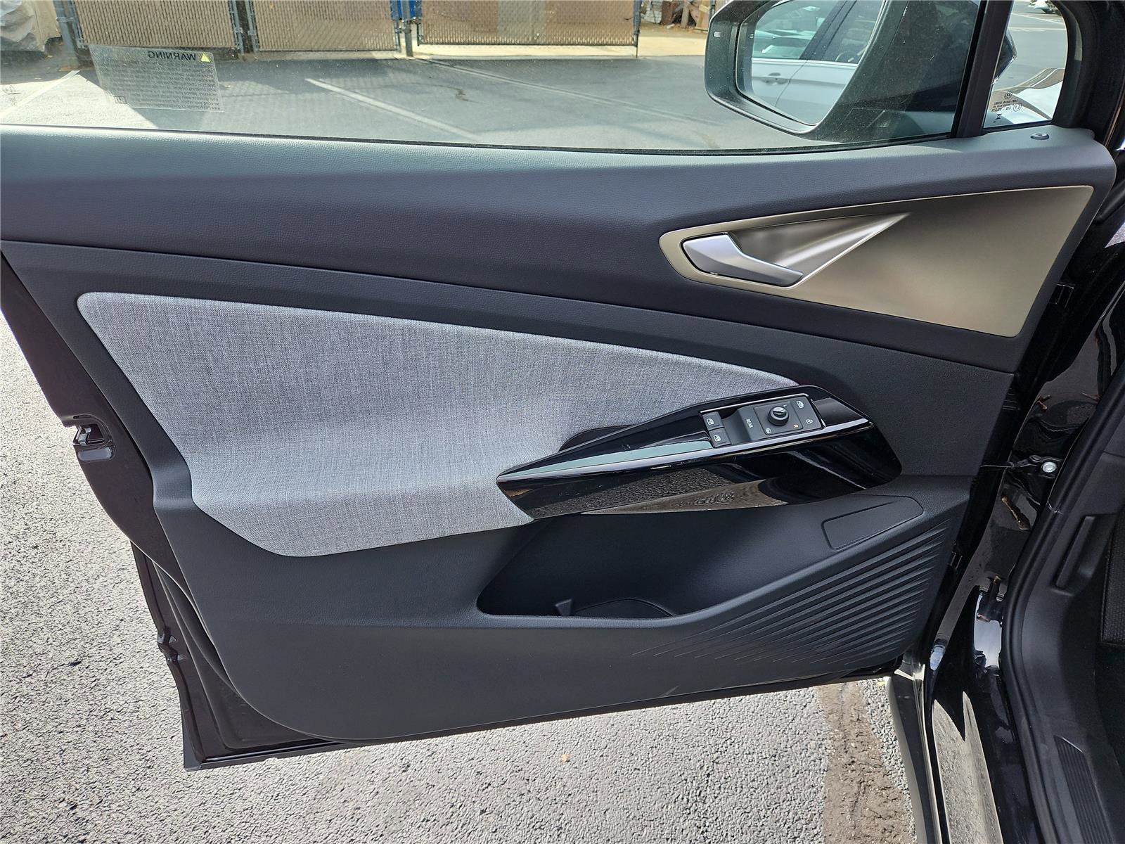 New 2025 Volkswagen ID.4 Pro image 13